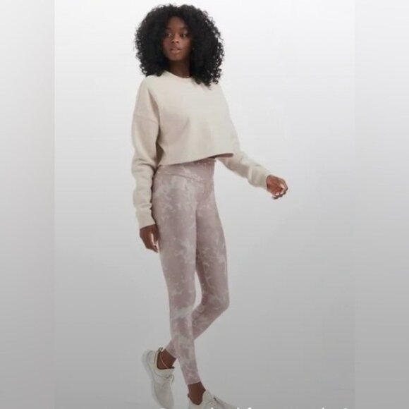 Vuori Tops - 💥PRICE DROP💥 Vuori Restore Cropped Crewneck